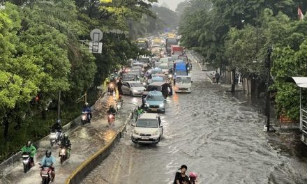 Jalan Daan Mogot Banjir, Lalu Lintas Macet Parah