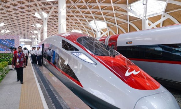 Nasib Kelanjutan Kereta Cepat Whoosh Ke Surabaya