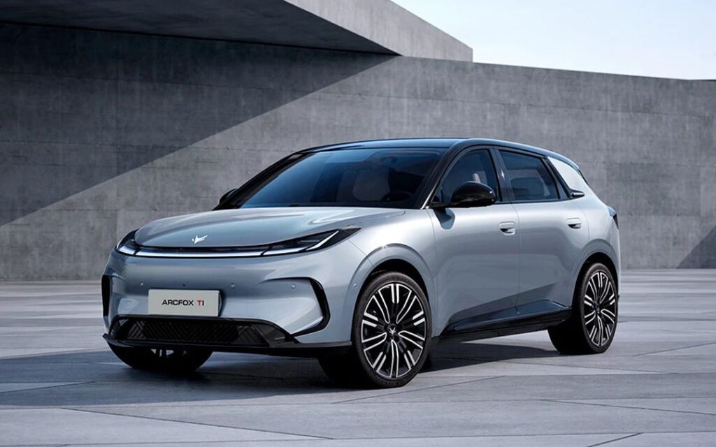 BAIC Arcfox T1 Bakal Meluncur Di GIIAS 2026, Tantang GAC Aion