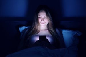 Cara Mengatur Screentime Agar Tidur Malam Lebih Berkualitas