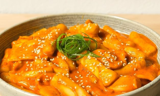 Inovasi Tteokbokki Rose Dengan Sentuhan Rempah Kari Viral