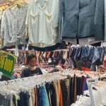 Membeli Baju Bekas Lewat Live Streaming Jadi Candu Baru