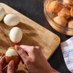Tips Kupas Telur Mulus Pakai Soda Kue Saat Merebusnya