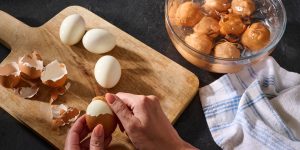 Tips Kupas Telur Mulus Pakai Soda Kue Saat Merebusnya