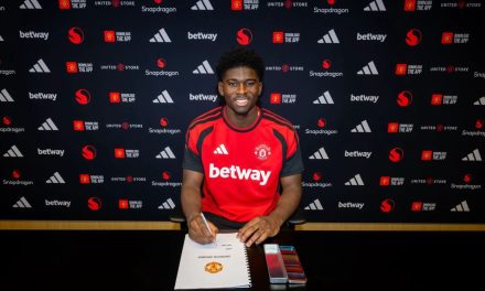 Gelandang Muda Carlos Baleba Dari Brighton Resmi Di Rekrut MU