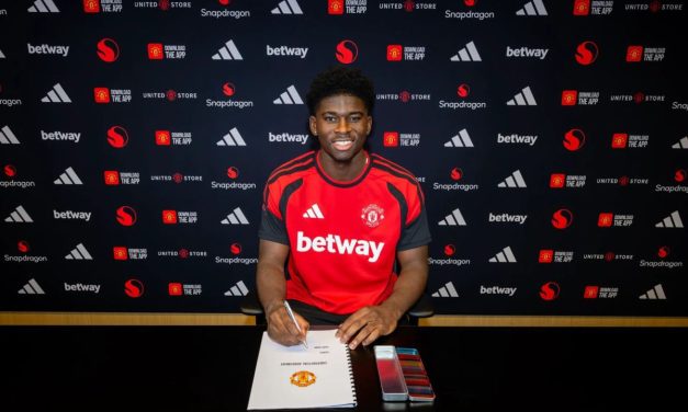 Gelandang Muda Carlos Baleba Dari Brighton Resmi Di Rekrut MU