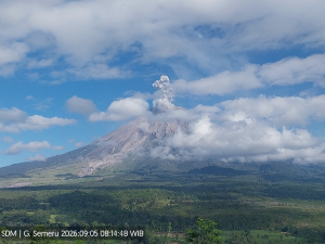 Gunung Semeru Erupsi 1.000 Meter, Status Kewaspadaan Naik